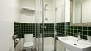 Sevilla Apartamento - Full bathroom with shower, wasbasin and toilet. Towels are provided.